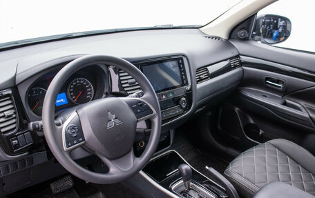 Mitsubishi Outlander III рестайлинг 3, 2022 год, 2 385 000 рублей, 9 фотография