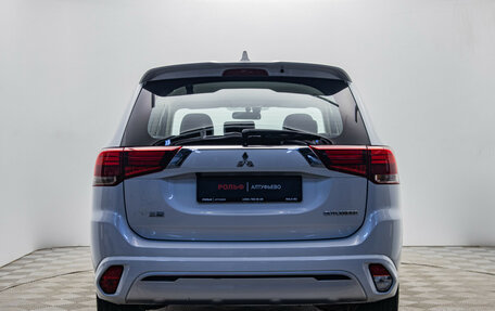 Mitsubishi Outlander III рестайлинг 3, 2022 год, 2 385 000 рублей, 4 фотография