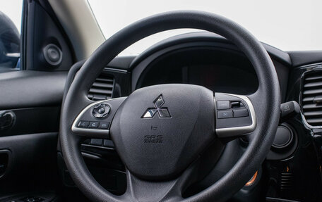 Mitsubishi Outlander III рестайлинг 3, 2022 год, 2 385 000 рублей, 15 фотография