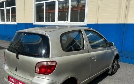 Toyota Yaris I рестайлинг, 2000 год, 199 999 рублей, 1 фотография