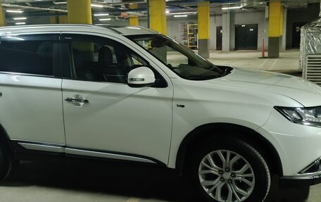Mitsubishi Outlander III рестайлинг 3, 2015 год, 2 250 000 рублей, 2 фотография