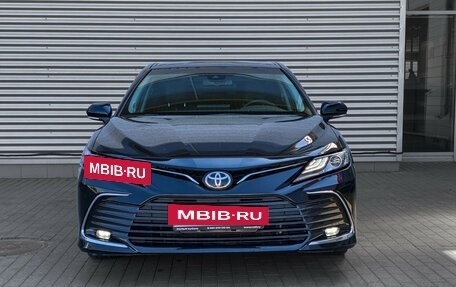 Toyota Camry, 2023 год, 3 790 000 рублей, 2 фотография