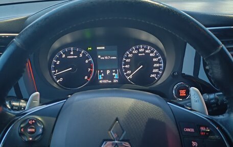 Mitsubishi Outlander III рестайлинг 3, 2015 год, 2 250 000 рублей, 5 фотография