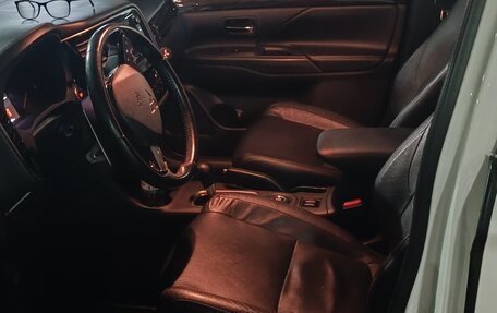 Mitsubishi Outlander III рестайлинг 3, 2015 год, 2 250 000 рублей, 6 фотография
