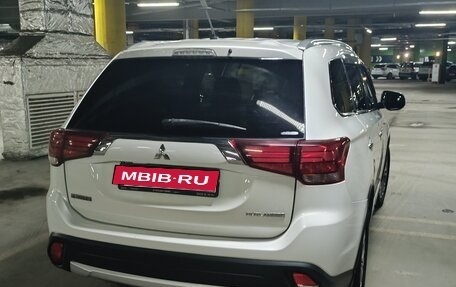 Mitsubishi Outlander III рестайлинг 3, 2015 год, 2 250 000 рублей, 4 фотография