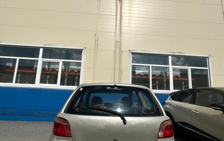 Toyota Yaris I рестайлинг, 2000 год, 199 999 рублей, 2 фотография
