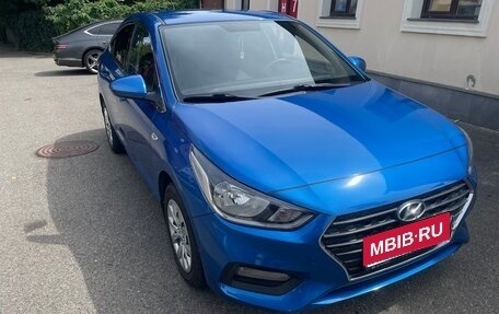 Hyundai Solaris II рестайлинг, 2017 год, 1 350 000 рублей, 1 фотография