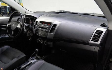 Mitsubishi Outlander III рестайлинг 3, 2011 год, 1 050 000 рублей, 16 фотография