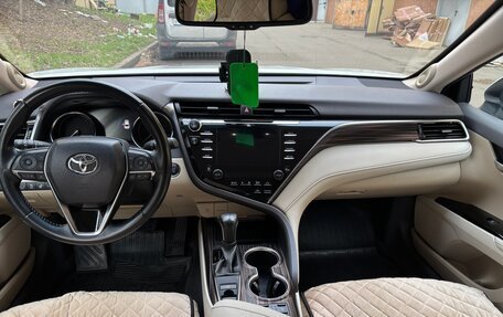 Toyota Camry, 2019 год, 2 850 000 рублей, 5 фотография