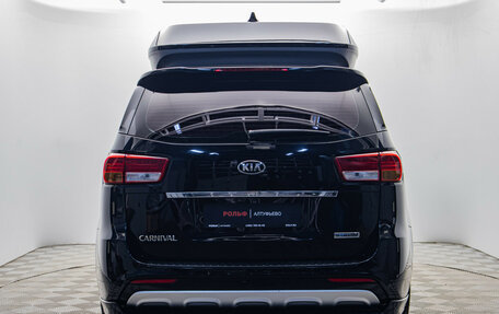 KIA Carnival III, 2016 год, 2 410 000 рублей, 3 фотография