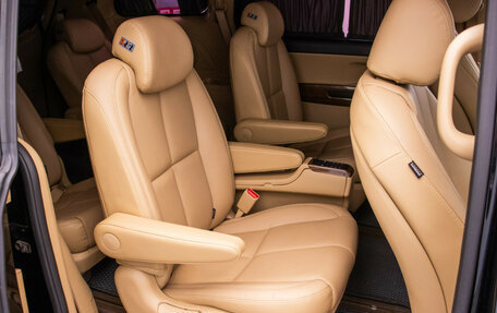 KIA Carnival III, 2016 год, 2 410 000 рублей, 9 фотография