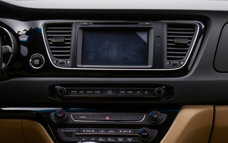KIA Carnival III, 2016 год, 2 410 000 рублей, 12 фотография