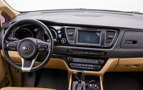 KIA Carnival III, 2016 год, 2 410 000 рублей, 11 фотография