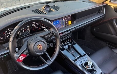 Porsche 911, 2021 год, 14 780 000 рублей, 19 фотография