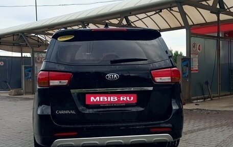 KIA Carnival III, 2017 год, 2 600 000 рублей, 4 фотография