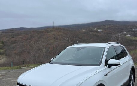 Volkswagen Tiguan II, 2019 год, 2 700 000 рублей, 1 фотография