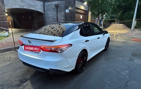 Toyota Camry, 2021 год, 1 900 000 рублей, 4 фотография