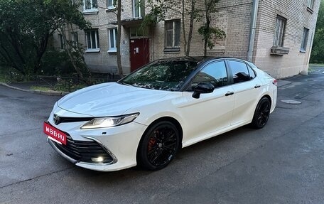 Toyota Camry, 2021 год, 1 900 000 рублей, 3 фотография