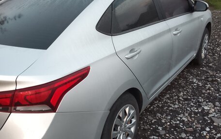 Hyundai Solaris II рестайлинг, 2017 год, 820 000 рублей, 2 фотография
