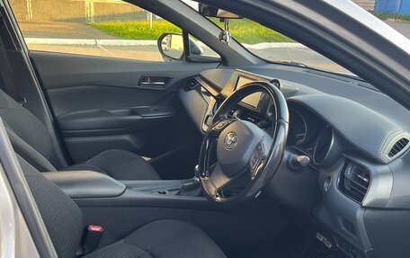 Toyota C-HR I рестайлинг, 2018 год, 1 900 000 рублей, 8 фотография