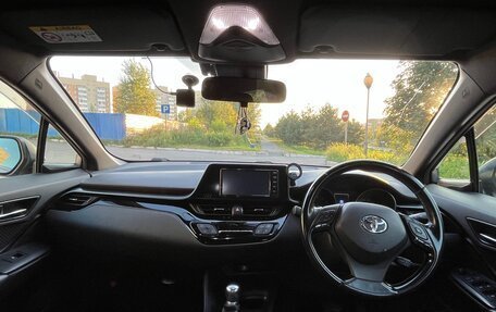 Toyota C-HR I рестайлинг, 2018 год, 1 900 000 рублей, 9 фотография