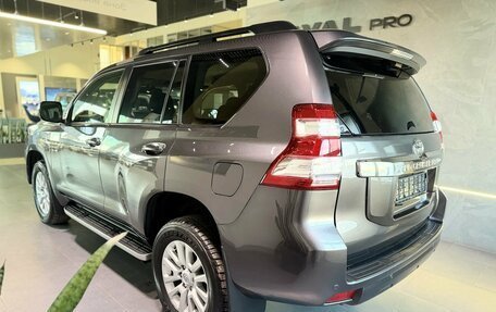 Toyota Land Cruiser Prado 150 рестайлинг 2, 2015 год, 3 470 000 рублей, 7 фотография