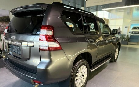 Toyota Land Cruiser Prado 150 рестайлинг 2, 2015 год, 3 470 000 рублей, 9 фотография