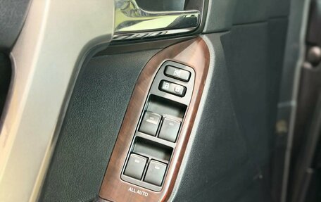 Toyota Land Cruiser Prado 150 рестайлинг 2, 2015 год, 3 470 000 рублей, 14 фотография