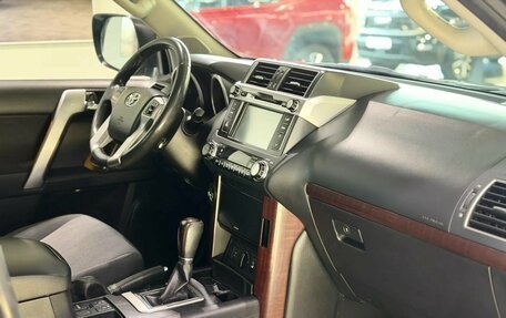 Toyota Land Cruiser Prado 150 рестайлинг 2, 2015 год, 3 470 000 рублей, 13 фотография