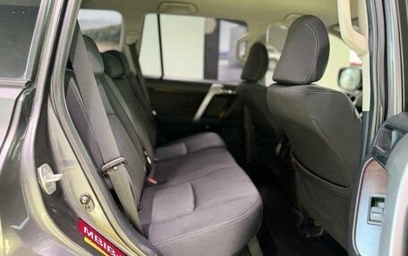Toyota Land Cruiser Prado 150 рестайлинг 2, 2015 год, 3 470 000 рублей, 10 фотография