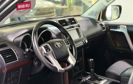 Toyota Land Cruiser Prado 150 рестайлинг 2, 2015 год, 3 470 000 рублей, 16 фотография