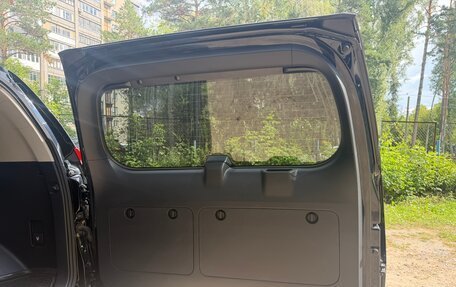 Toyota Land Cruiser Prado 150 рестайлинг 2, 2016 год, 4 300 000 рублей, 23 фотография