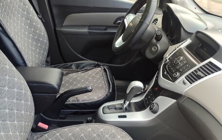 Chevrolet Cruze II, 2010 год, 500 000 рублей, 9 фотография