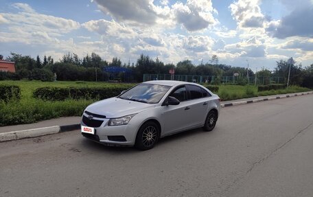 Chevrolet Cruze II, 2010 год, 500 000 рублей, 3 фотография