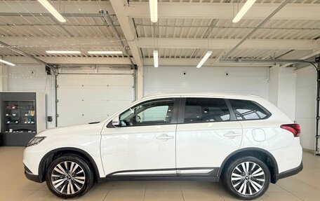 Mitsubishi Outlander III рестайлинг 3, 2021 год, 2 999 000 рублей, 3 фотография