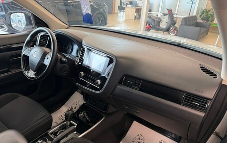 Mitsubishi Outlander III рестайлинг 3, 2021 год, 2 999 000 рублей, 13 фотография