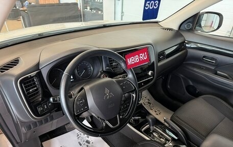 Mitsubishi Outlander III рестайлинг 3, 2021 год, 2 999 000 рублей, 11 фотография