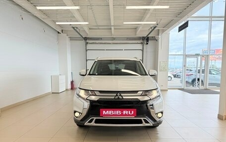 Mitsubishi Outlander III рестайлинг 3, 2021 год, 2 999 000 рублей, 9 фотография