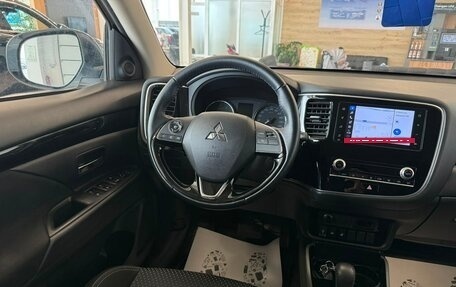 Mitsubishi Outlander III рестайлинг 3, 2021 год, 2 999 000 рублей, 14 фотография