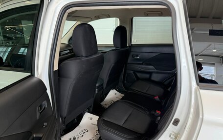 Mitsubishi Outlander III рестайлинг 3, 2021 год, 2 999 000 рублей, 19 фотография