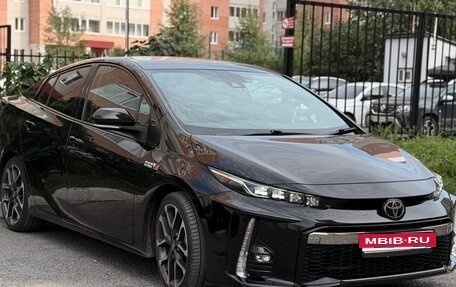 Toyota Prius IV XW50, 2018 год, 2 650 000 рублей, 1 фотография