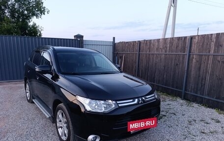 Mitsubishi Outlander III рестайлинг 3, 2012 год, 1 300 000 рублей, 3 фотография
