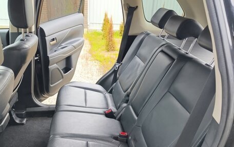 Mitsubishi Outlander III рестайлинг 3, 2012 год, 1 300 000 рублей, 12 фотография
