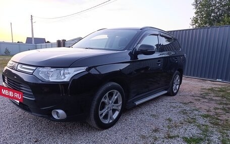 Mitsubishi Outlander III рестайлинг 3, 2012 год, 1 300 000 рублей, 5 фотография