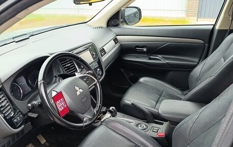Mitsubishi Outlander III рестайлинг 3, 2012 год, 1 300 000 рублей, 9 фотография