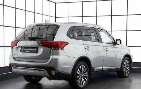 Mitsubishi Outlander III рестайлинг 3, 2020 год, 2 649 000 рублей, 4 фотография