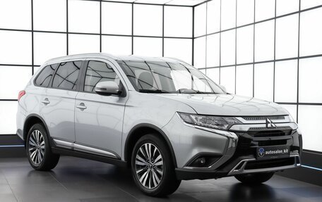 Mitsubishi Outlander III рестайлинг 3, 2020 год, 2 649 000 рублей, 3 фотография