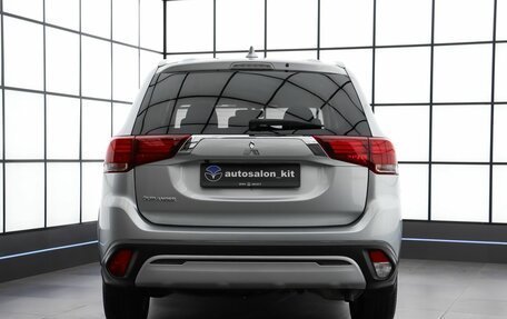 Mitsubishi Outlander III рестайлинг 3, 2020 год, 2 649 000 рублей, 5 фотография