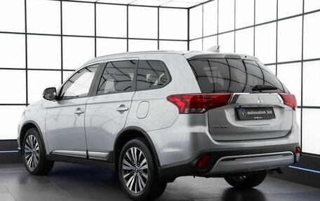 Mitsubishi Outlander III рестайлинг 3, 2020 год, 2 649 000 рублей, 6 фотография