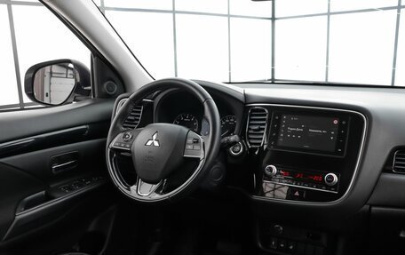 Mitsubishi Outlander III рестайлинг 3, 2020 год, 2 649 000 рублей, 7 фотография